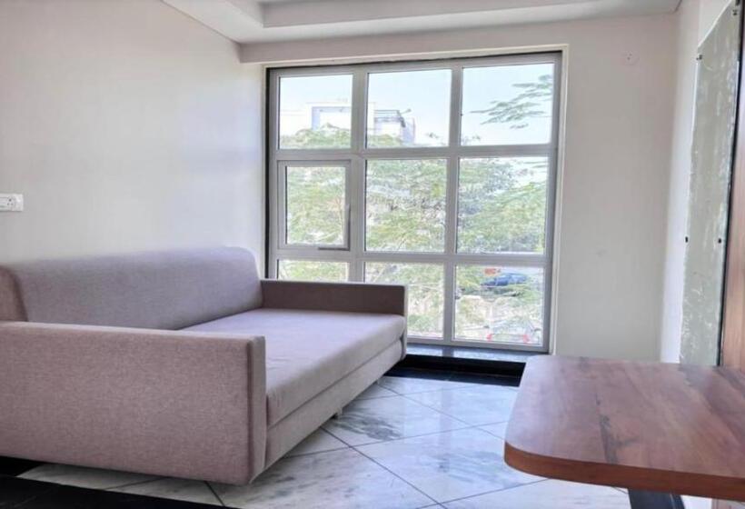 فندق Saaj Mansion