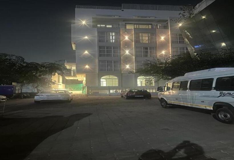 فندق Saaj Mansion