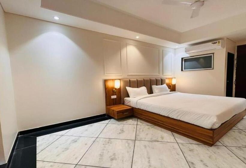 فندق Saaj Mansion