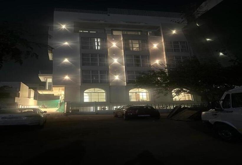 فندق Saaj Mansion