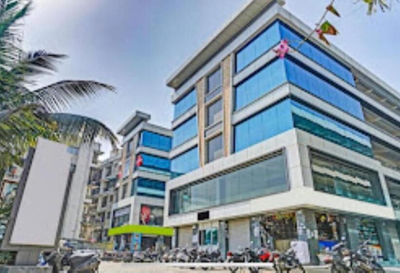 فندق Santeria Inn Surat