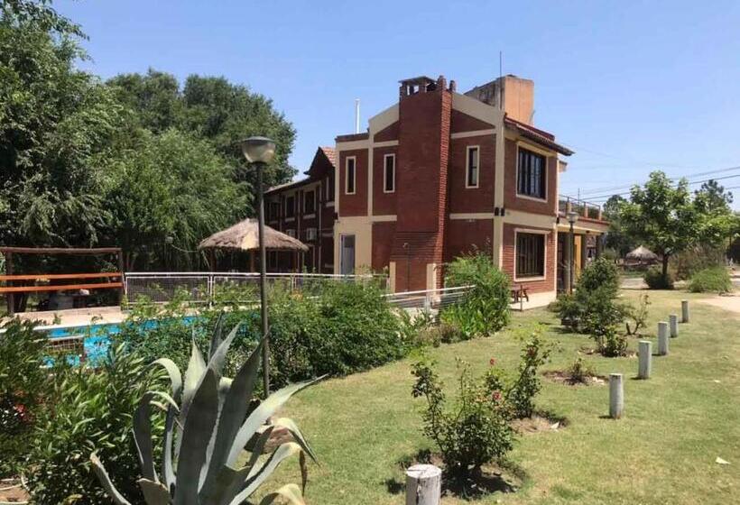 בית מלון כפרי Santo Sol Suites