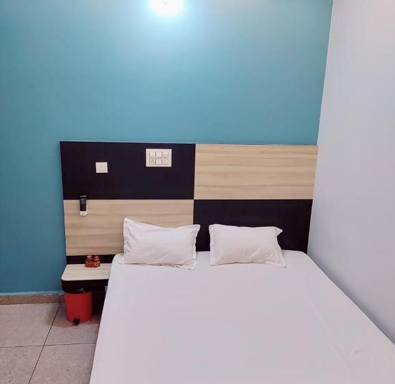 فندق Silver Spoon And Restaurant Bhadra