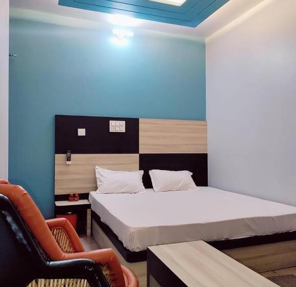 فندق Silver Spoon And Restaurant Bhadra