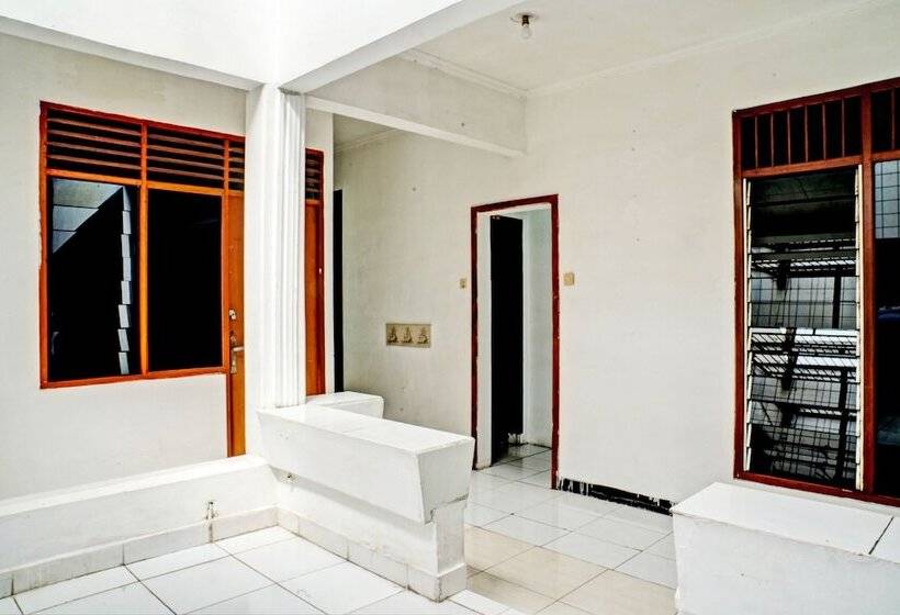 호텔 Spot On 93475 Garuda Homestay Syariah