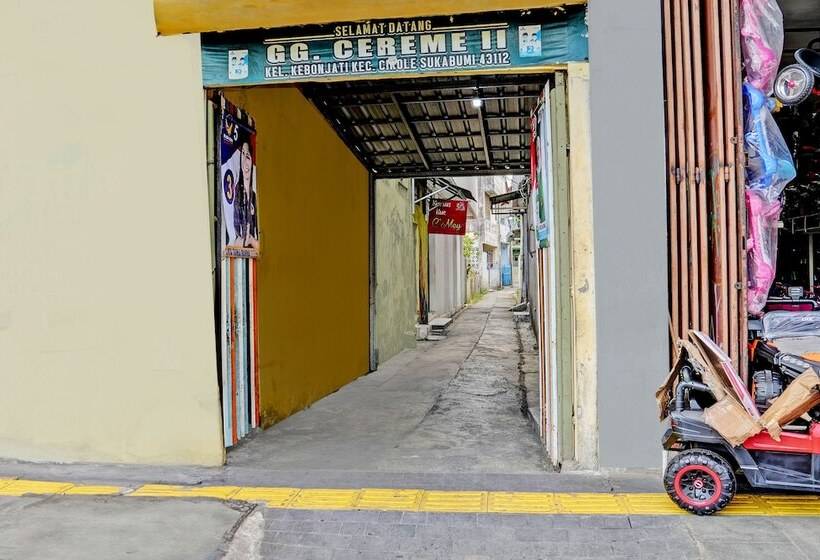 호텔 Spot On 93475 Garuda Homestay Syariah