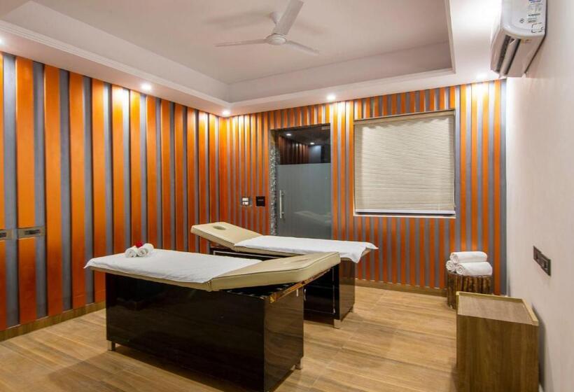 Отель The Embassy Inn