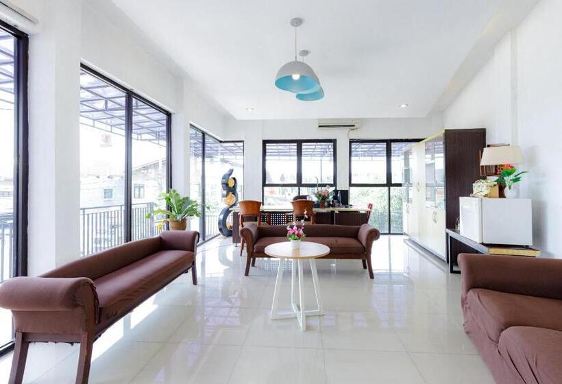 ホテル Urbanview Srb Near Mall Ciputra Cibubur By Reddoorz