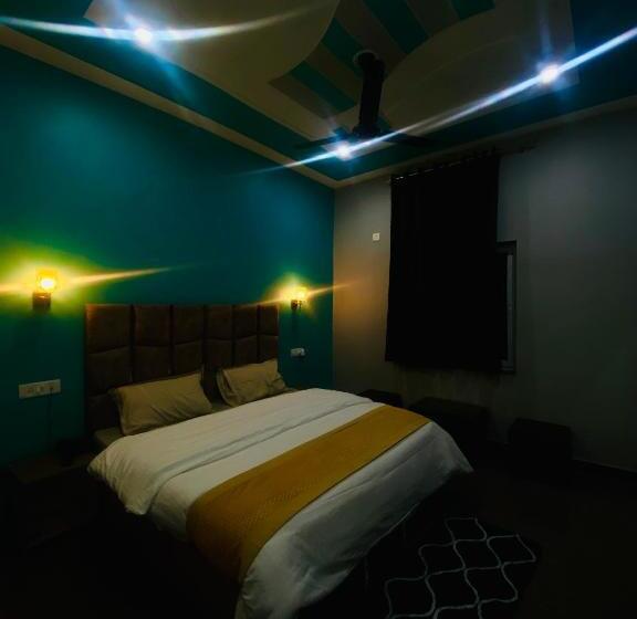 Motel On Mountain & Mom Ki Rasoi