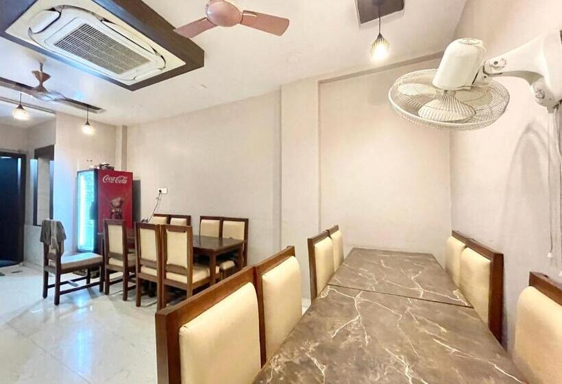 Nandini Palace ! Varanasi ! होटल नंदिनी पैलेस  హోటల్ నందిని ప్యాలెస్ ! Fully Air Conditioned Hotel F