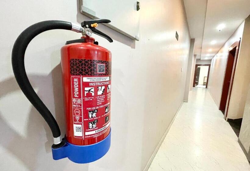 Nandini Palace ! Varanasi ! होटल नंदिनी पैलेस  హోటల్ నందిని ప్యాలెస్ ! Fully Air Conditioned Hotel F