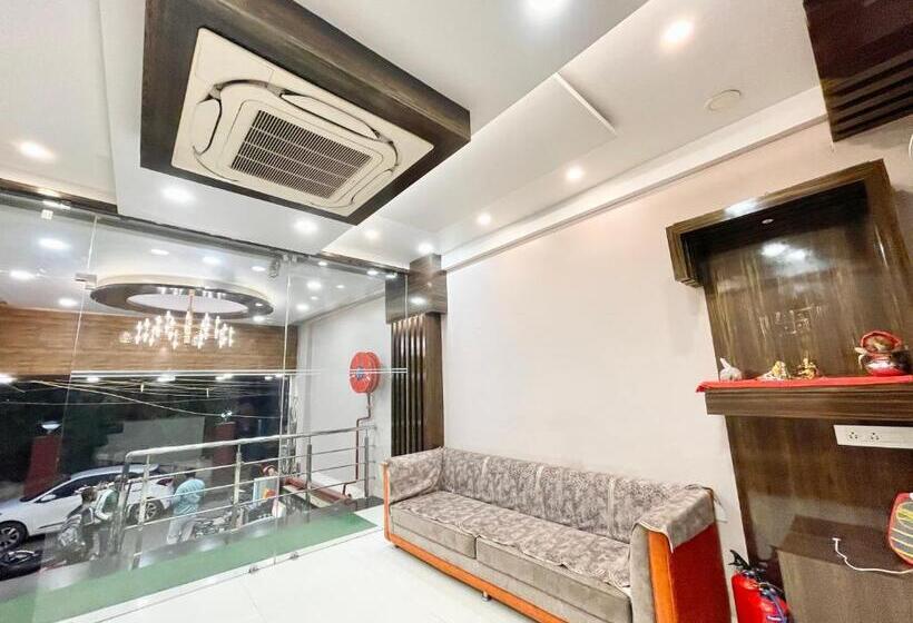 Nandini Palace ! Varanasi ! होटल नंदिनी पैलेस  హోటల్ నందిని ప్యాలెస్ ! Fully Air Conditioned Hotel F