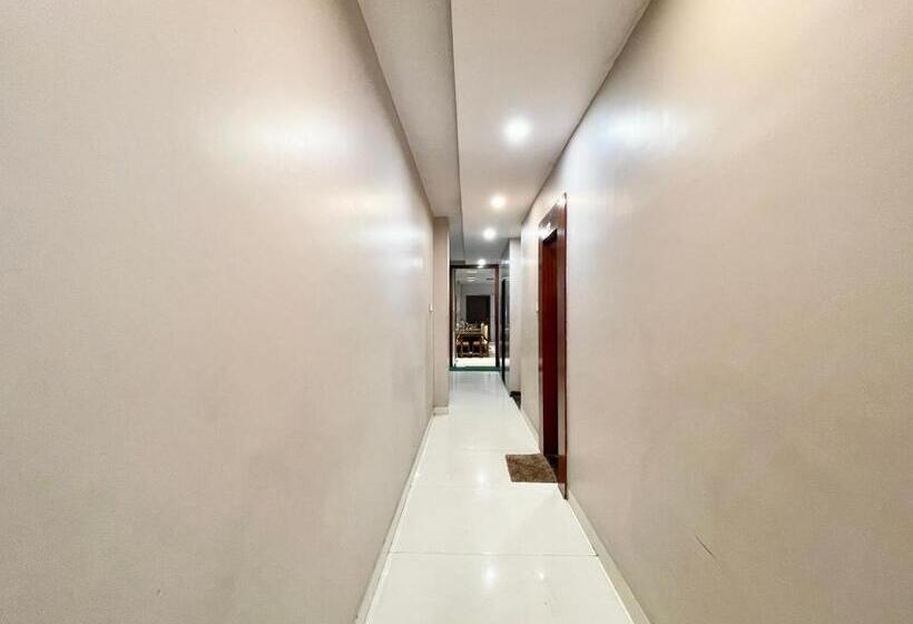 Nandini Palace ! Varanasi ! होटल नंदिनी पैलेस  హోటల్ నందిని ప్యాలెస్ ! Fully Air Conditioned Hotel F