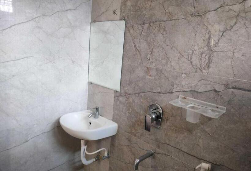 Oyo Flagship Hotel Bommarillu