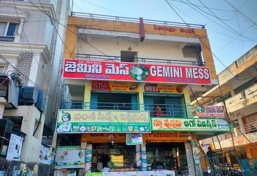 Oyo Flagship Hotel Bommarillu