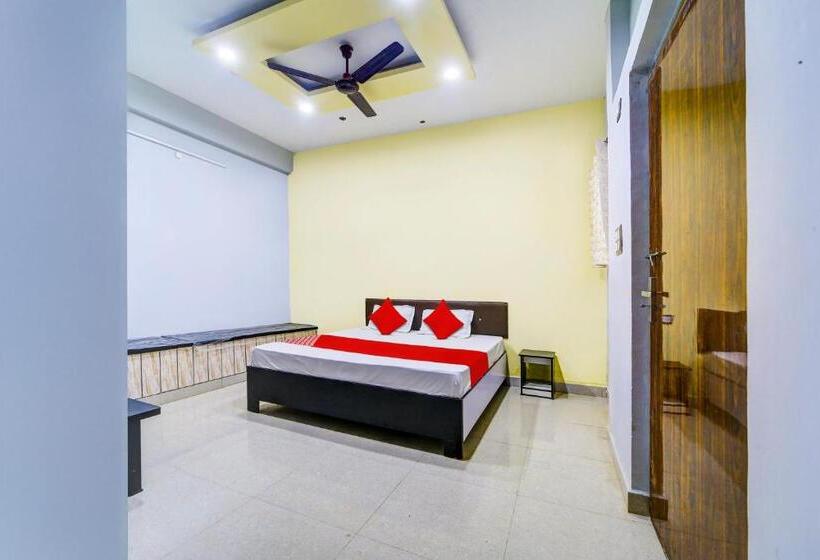 Oyo Hotel New Braj Palace And Restaurant