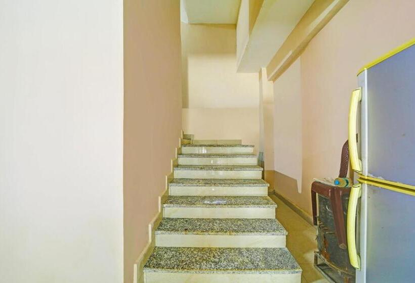 Oyo Hotel New Braj Palace And Restaurant