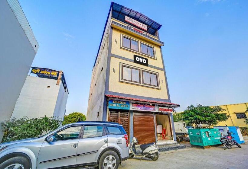 Oyo Hotel New Braj Palace And Restaurant