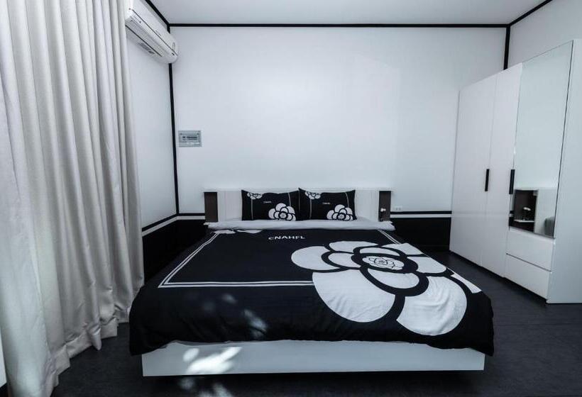 Pension (Hôtel basse catégorie) 查龙3卧室花园泳池别墅