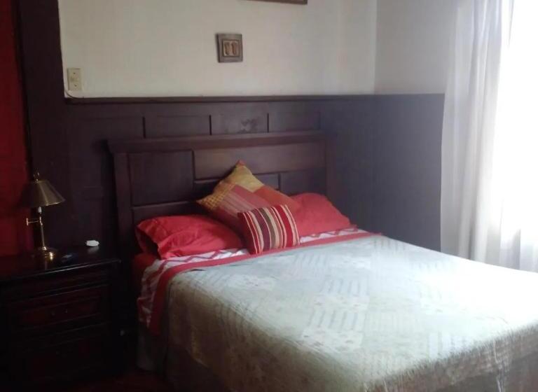 ペンション Hostal María Luisa Bombal