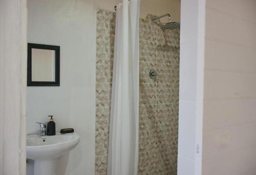 פנסיון Lake Acres Guest House