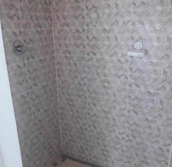 פנסיון Lake Acres Guest House