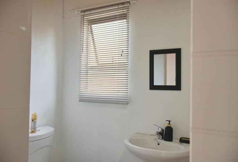 פנסיון Lake Acres Guest House