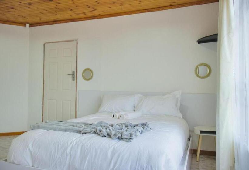 פנסיון Lake Acres Guest House