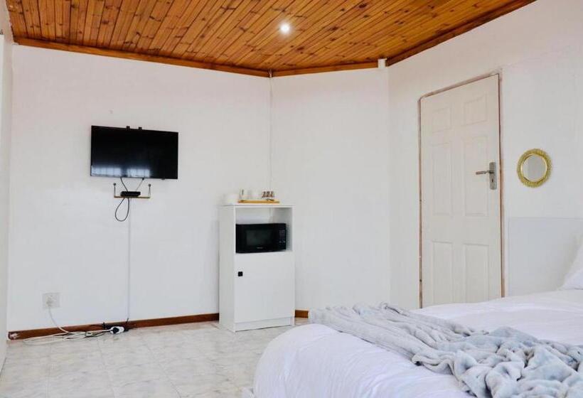 פנסיון Lake Acres Guest House