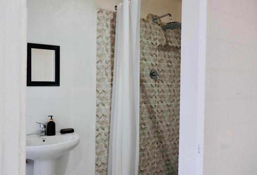 פנסיון Lake Acres Guest House