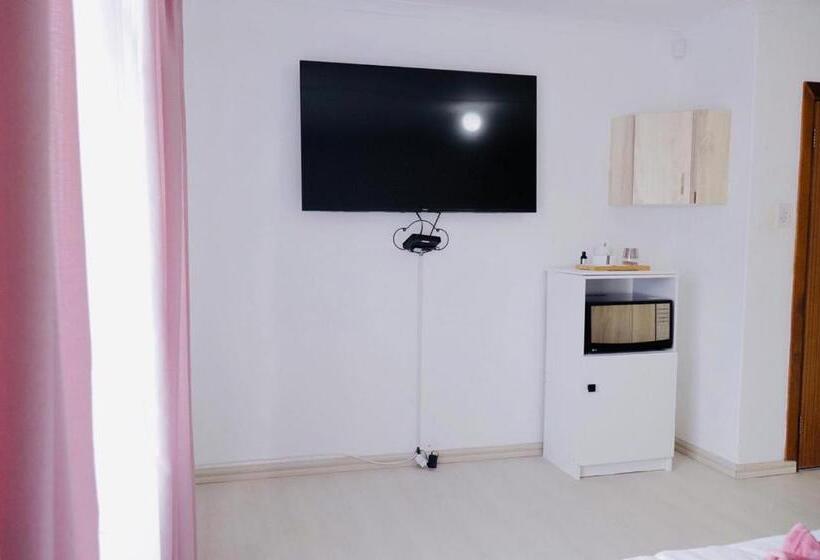 פנסיון Lake Acres Guest House