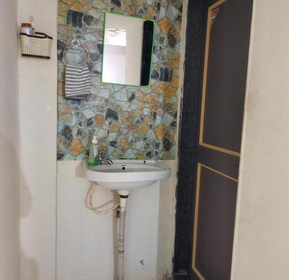 بنسيون Matoshree Nivas