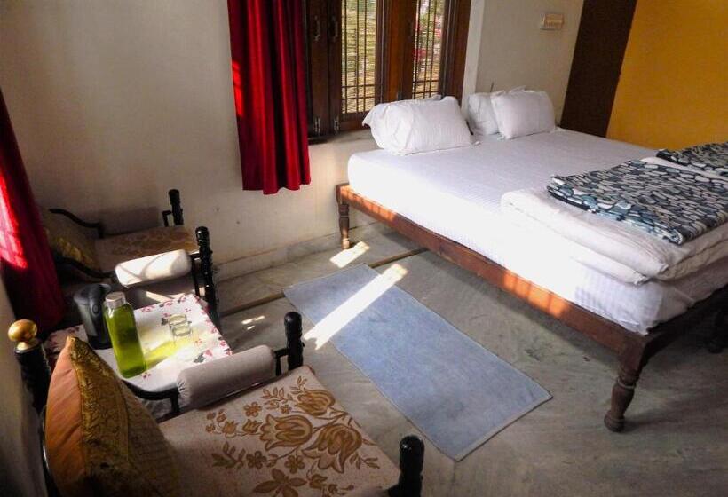 Пансион Nirvan Ika