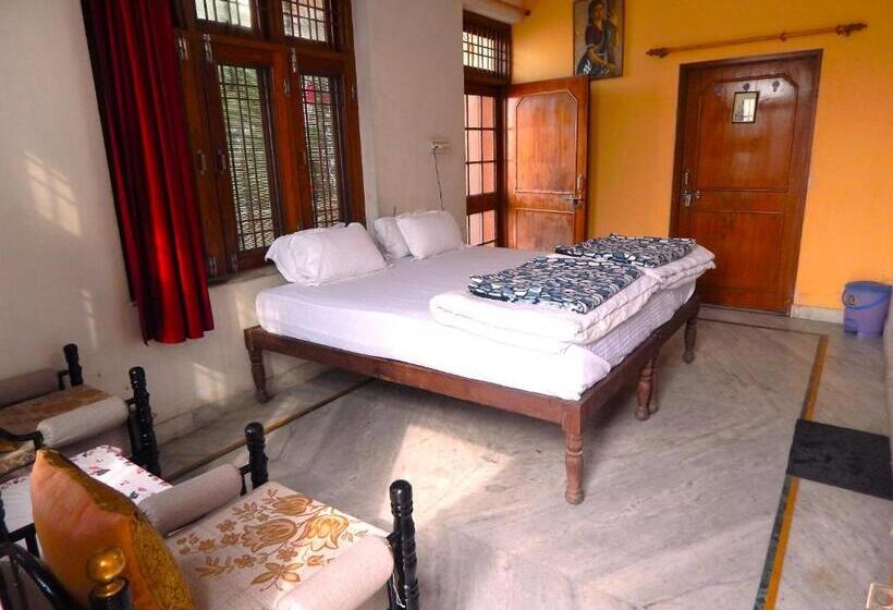 Пансион Nirvan Ika