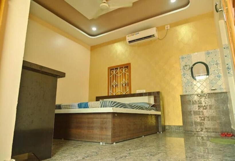 פנסיון Sailabala Guest House Bhadrak