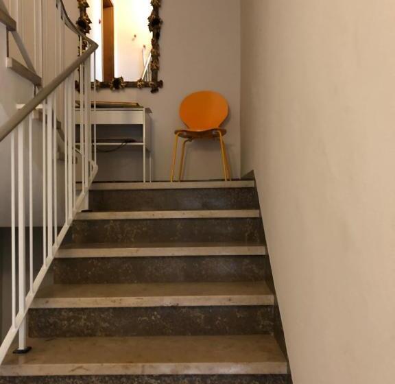 Rote Etage, Fränkisches Design, Süd Balkon In Nur 50 Schritten Zum Radweg