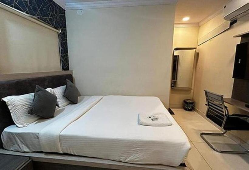 Super Collection O Hotel Blue Petals