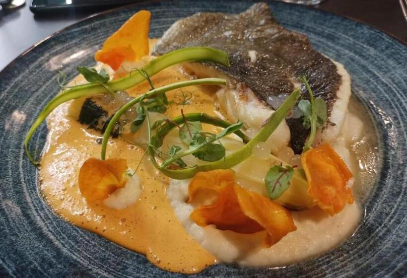 הוסטל Auberge De Mourjou