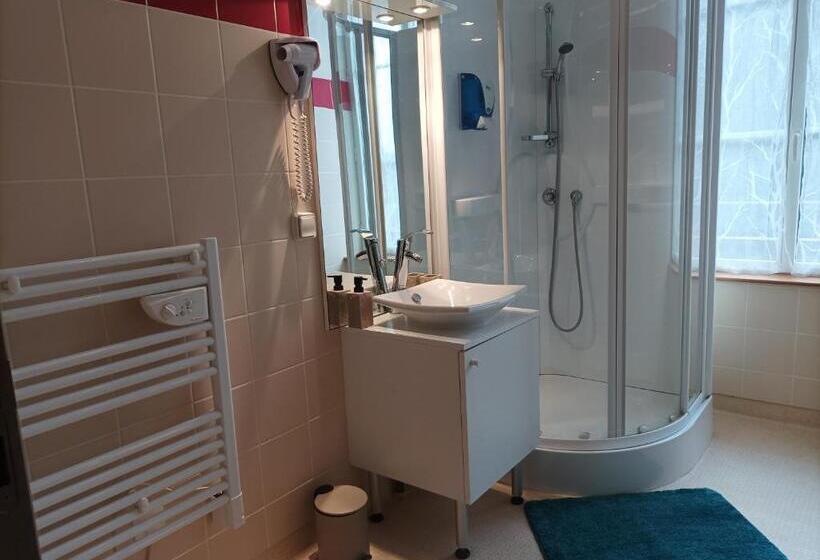 הוסטל Auberge De Mourjou