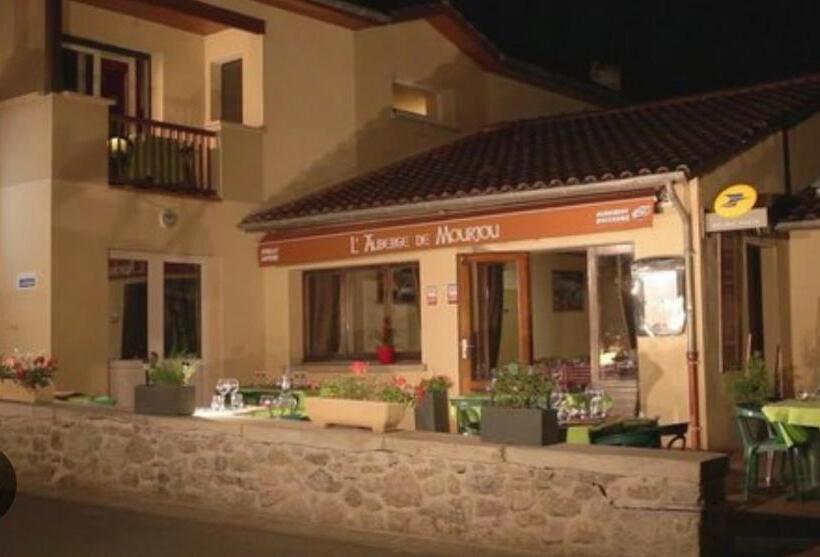 הוסטל Auberge De Mourjou