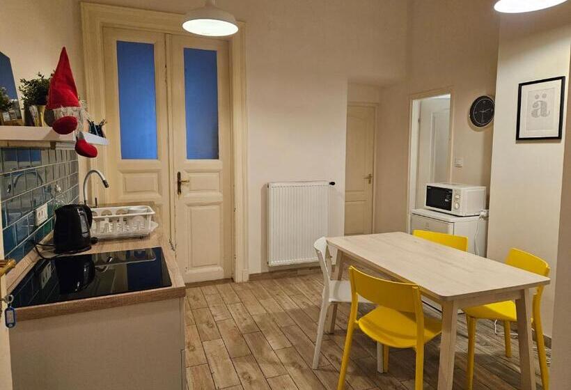 호스텔 Chic Central Rooms