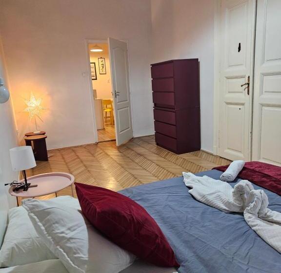 호스텔 Chic Central Rooms