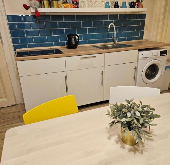 호스텔 Chic Central Rooms