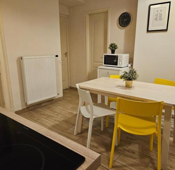 호스텔 Chic Central Rooms