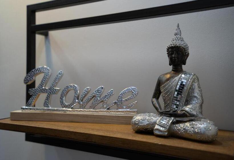 호스텔 Chic Central Rooms