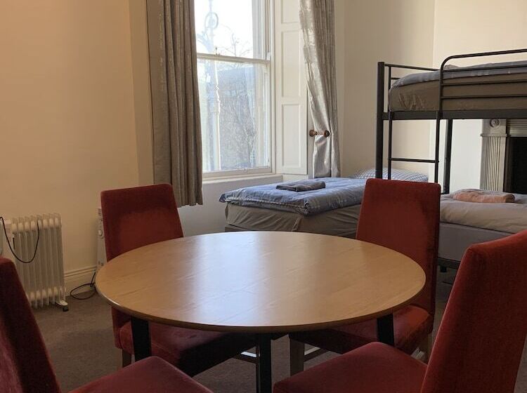 호스텔 Eden Quay Guesthouse Private Rooms