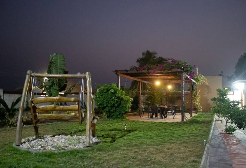 צימר Afua Oparebea Courts