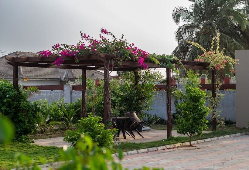 צימר Afua Oparebea Courts