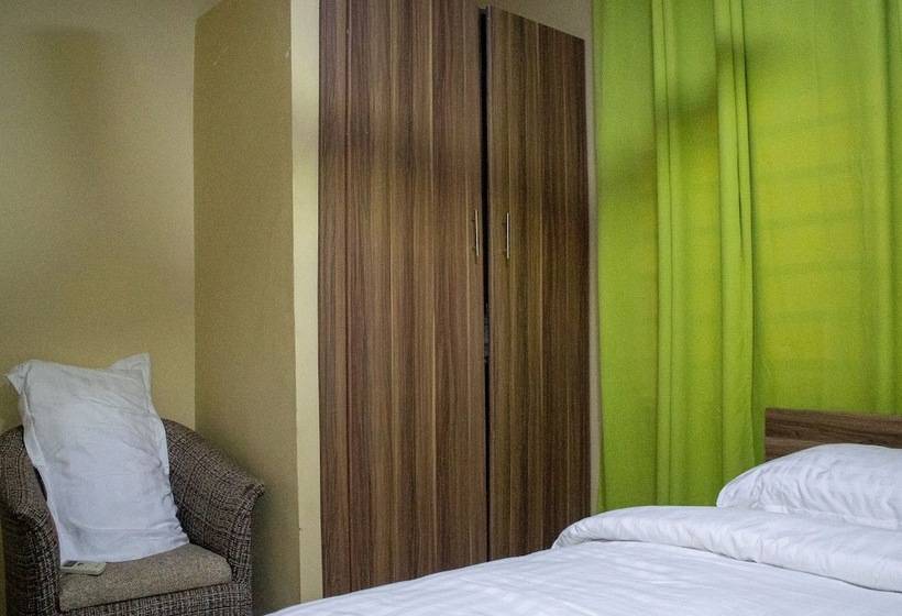 צימר Afua Oparebea Courts