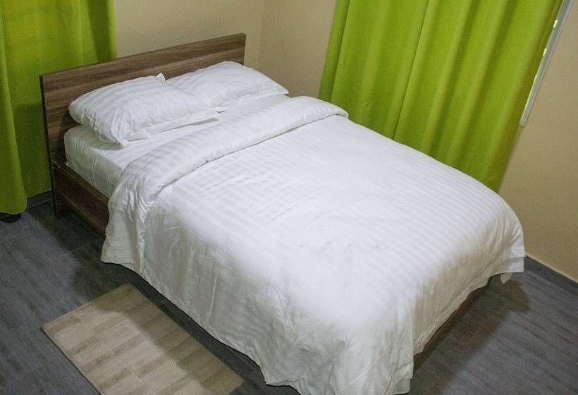 צימר Afua Oparebea Courts